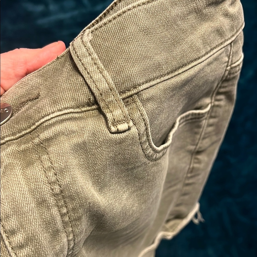 American Eagle Outfitters GREEN Hi-Rise Shortie Denim Shorts size 8 - Picture 2 of 12